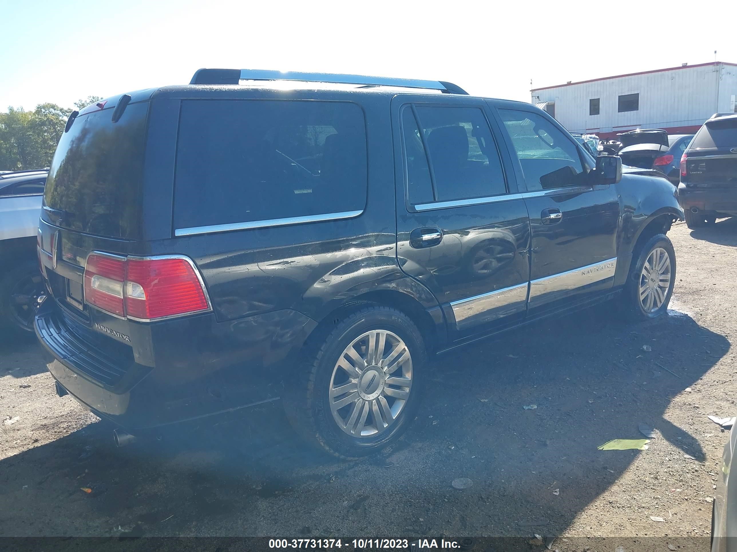 Photo 3 VIN: 5LMJJ2J5XEEL05239 - LINCOLN NAVIGATOR 