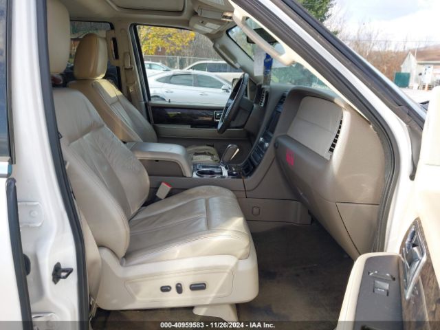 Photo 4 VIN: 5LMJJ2JT1FEJ09531 - LINCOLN NAVIGATOR 