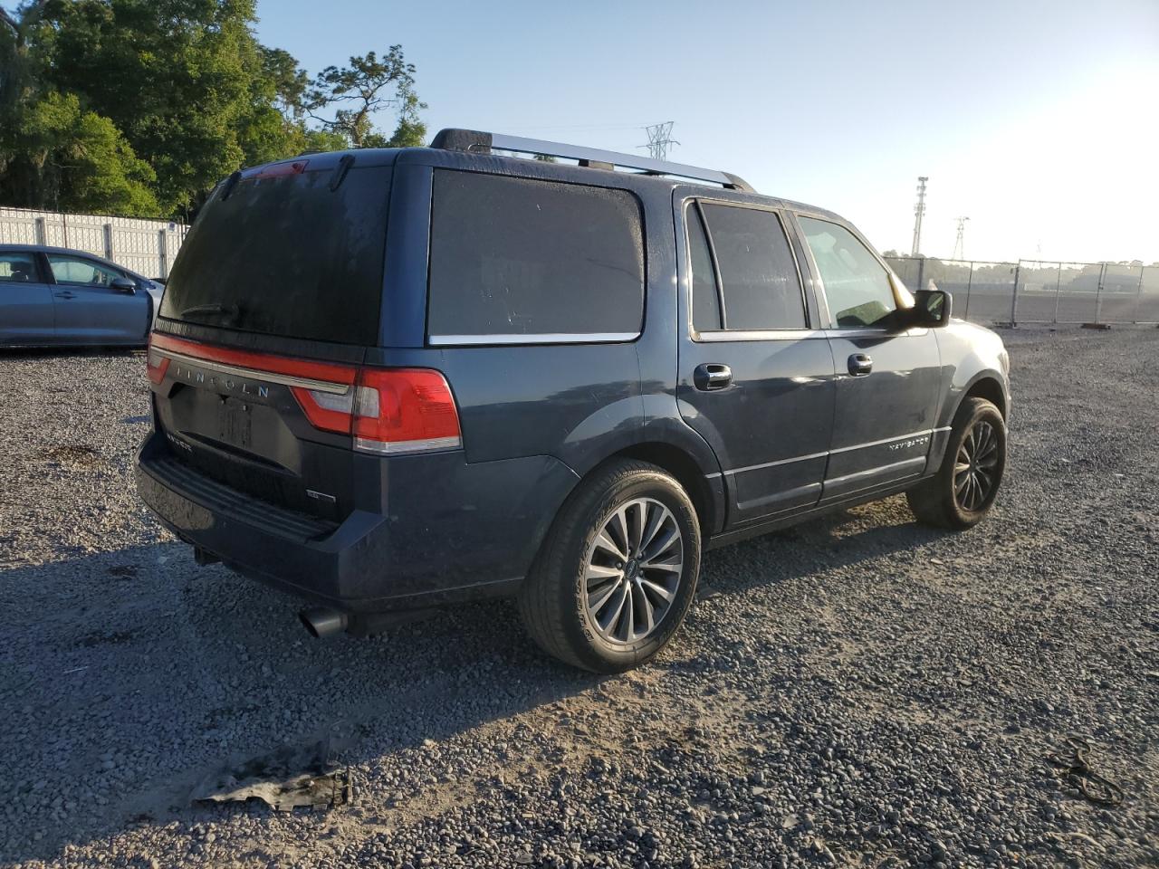 Photo 2 VIN: 5LMJJ2JT3FEJ08350 - LINCOLN NAVIGATOR 