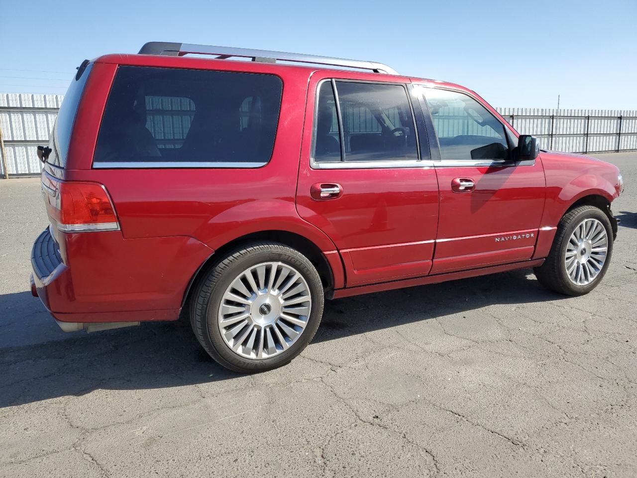 Photo 2 VIN: 5LMJJ2JT5FEJ13730 - LINCOLN NAVIGATOR 