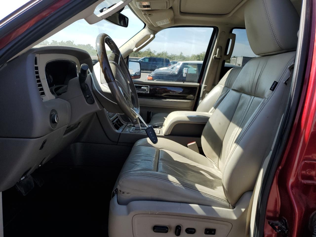 Photo 6 VIN: 5LMJJ2JT5FEJ13730 - LINCOLN NAVIGATOR 