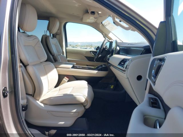 Photo 4 VIN: 5LMJJ2JT9JEL05337 - LINCOLN NAVIGATOR 