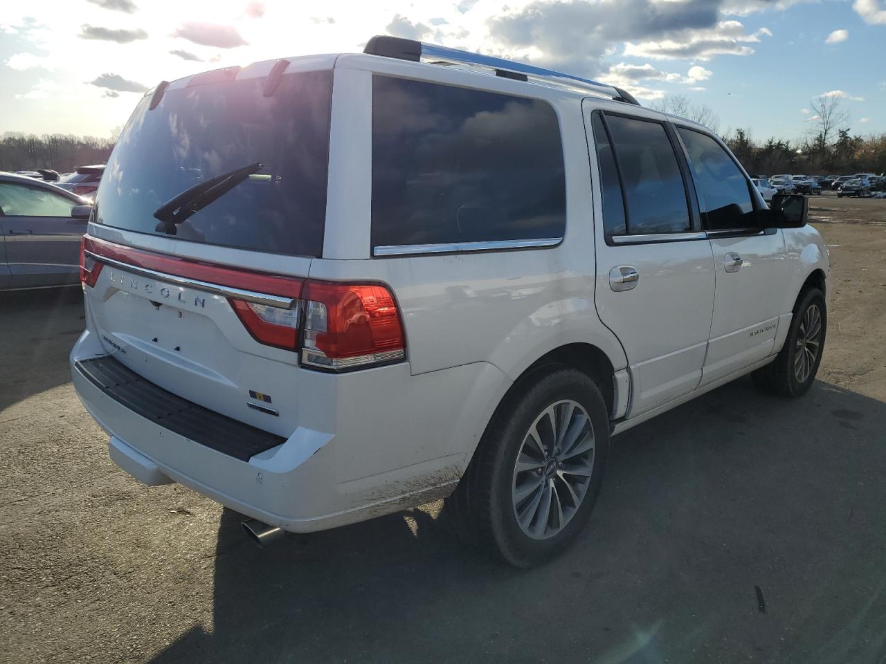 Photo 2 VIN: 5LMJJ2JTXFEJ02075 - LINCOLN NAVIGATOR 