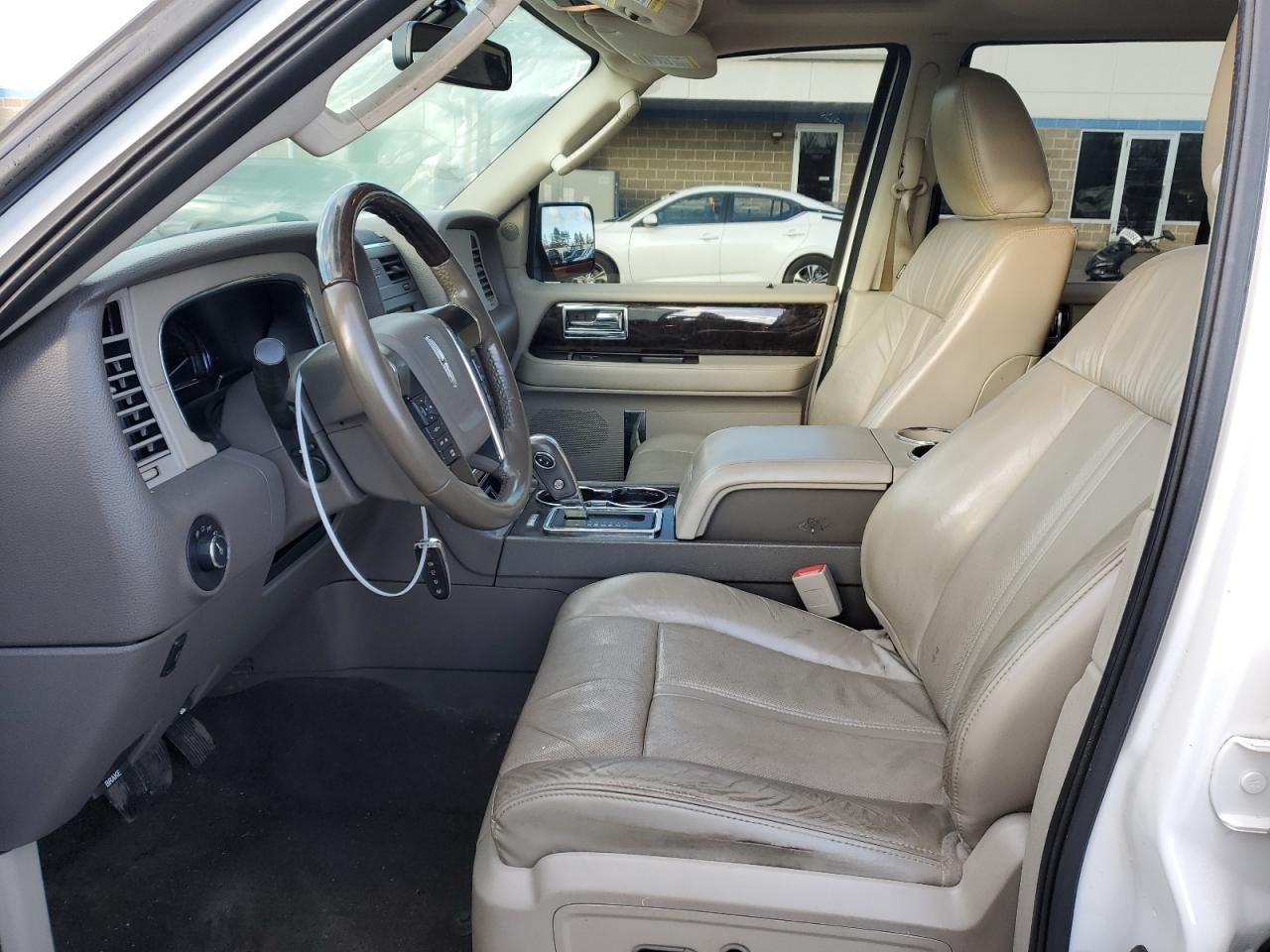 Photo 6 VIN: 5LMJJ2JTXFEJ02075 - LINCOLN NAVIGATOR 