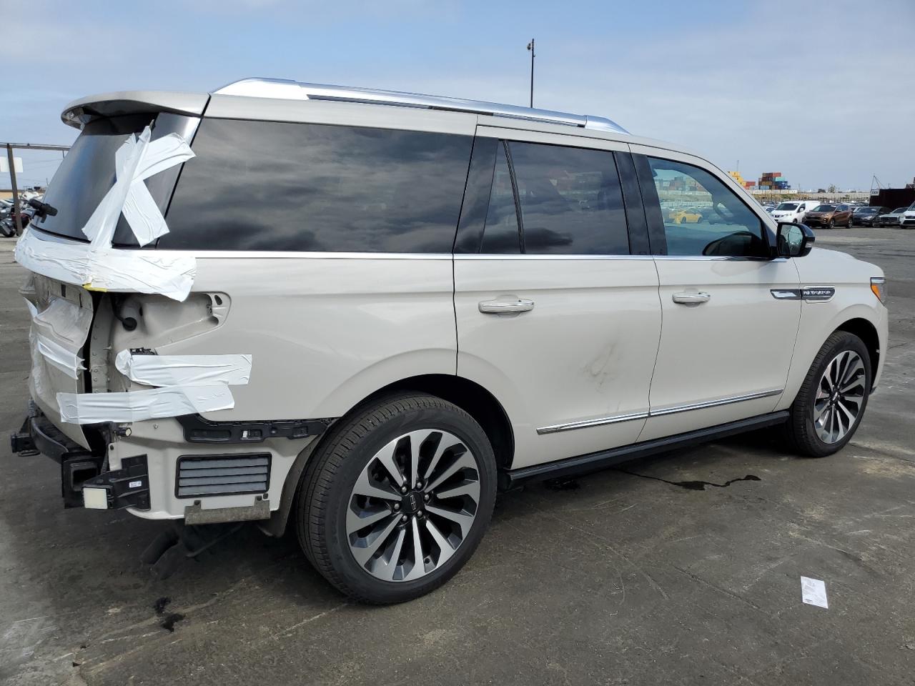 Photo 2 VIN: 5LMJJ2KT6NEL11682 - LINCOLN NAVIGATOR 