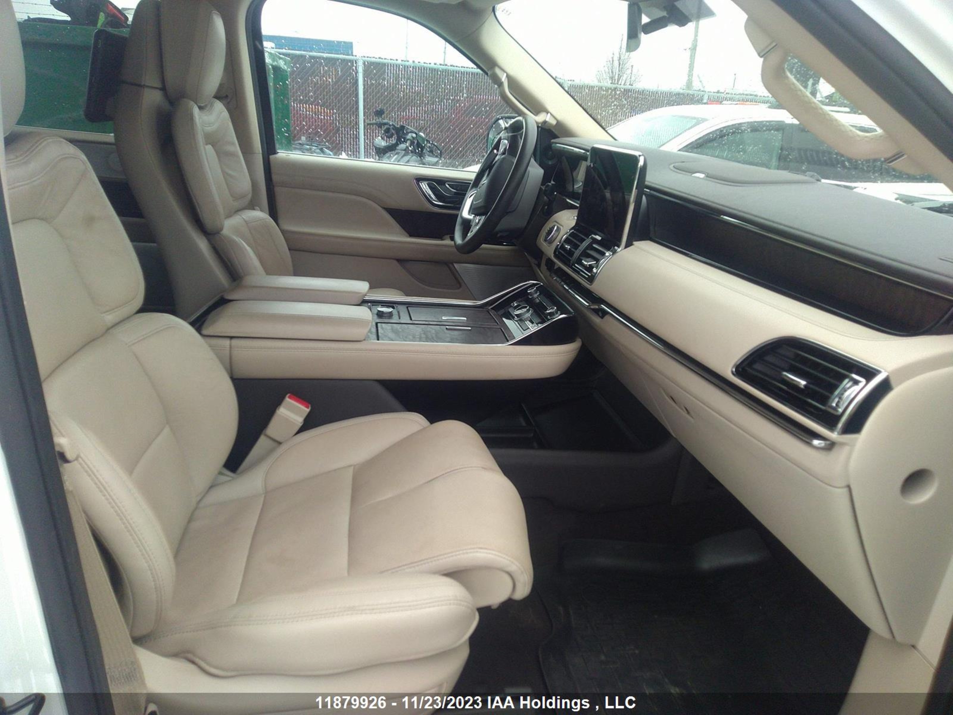 Photo 4 VIN: 5LMJJ2LT1MEL04068 - LINCOLN NAVIGATOR 