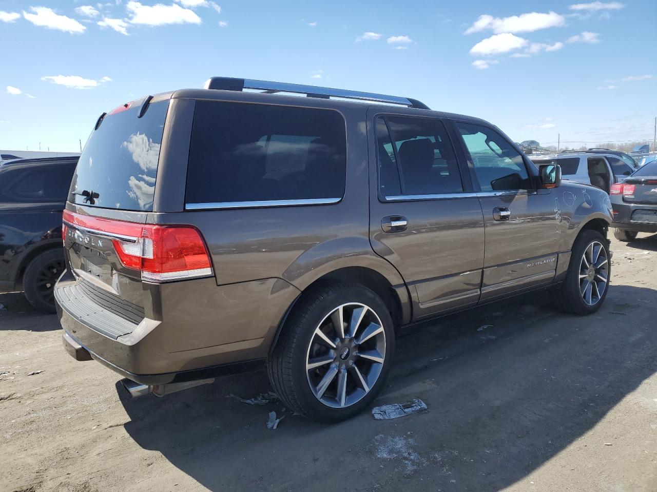 Photo 2 VIN: 5LMJJ2LT2HEL00004 - LINCOLN NAVIGATOR 