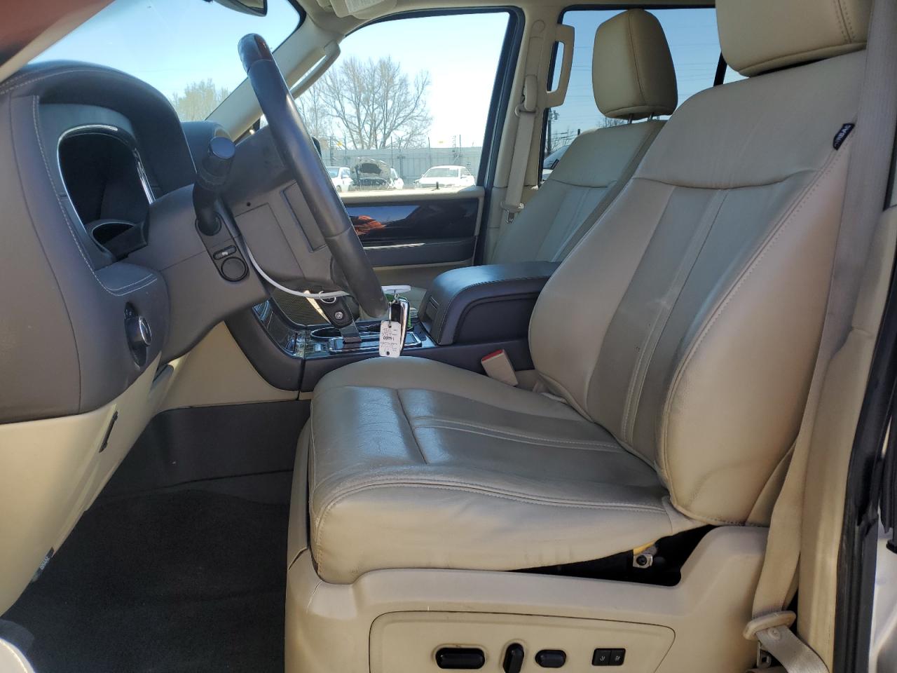 Photo 6 VIN: 5LMJJ2LT7HEL09846 - LINCOLN NAVIGATOR 