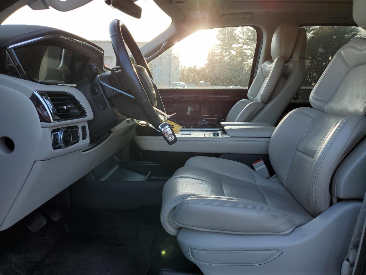 Photo 6 VIN: 5LMJJ2LT7LEL01805 - LINCOLN NAVIGATOR 