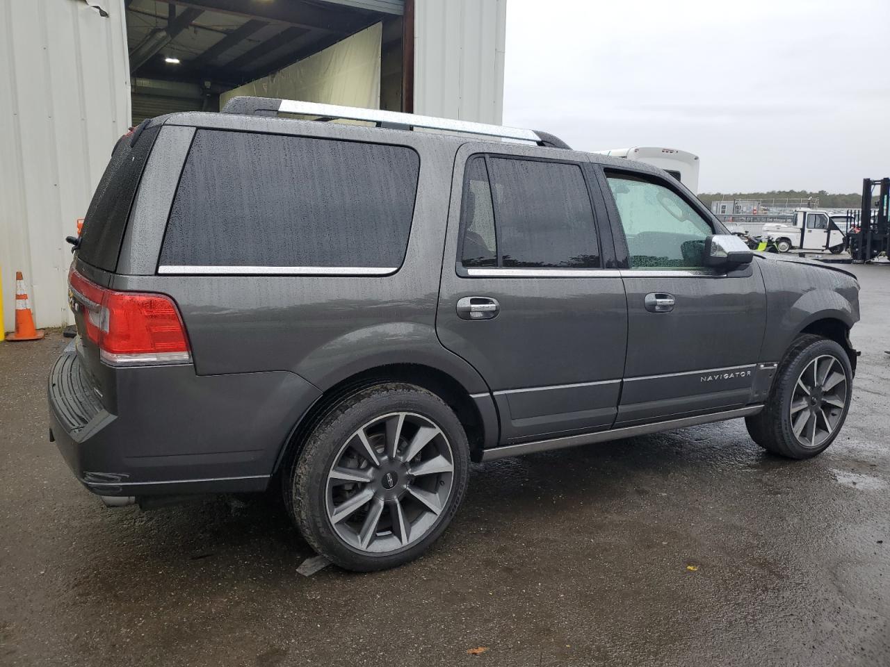 Photo 2 VIN: 5LMJJ2LT9GEL05280 - LINCOLN NAVIGATOR 