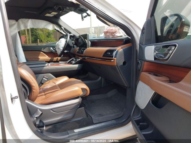 Photo 4 VIN: 5LMJJ2LT9NEL11464 - LINCOLN NAVIGATOR 