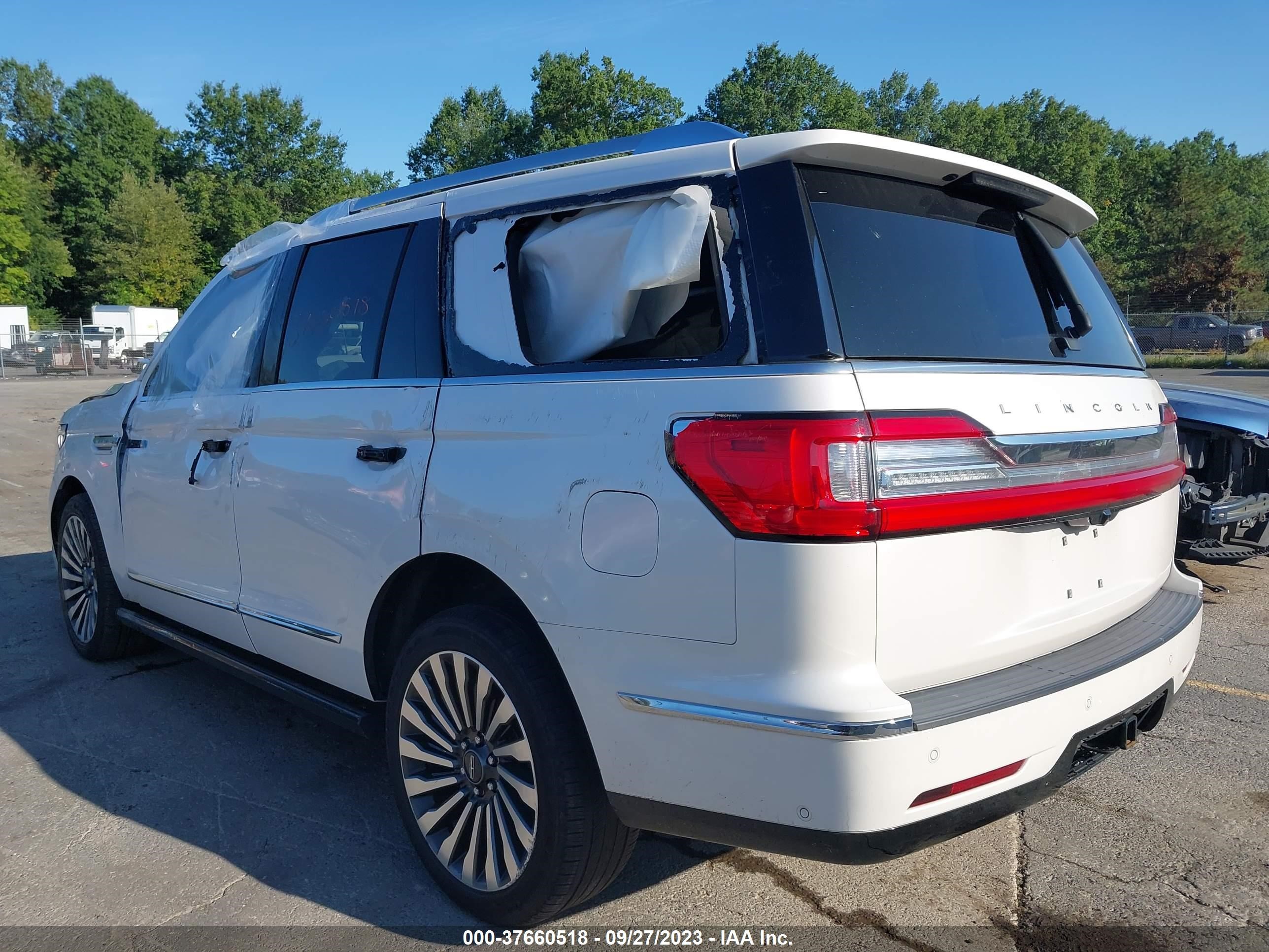 Photo 2 VIN: 5LMJJ2LTXKEL05216 - LINCOLN NAVIGATOR 