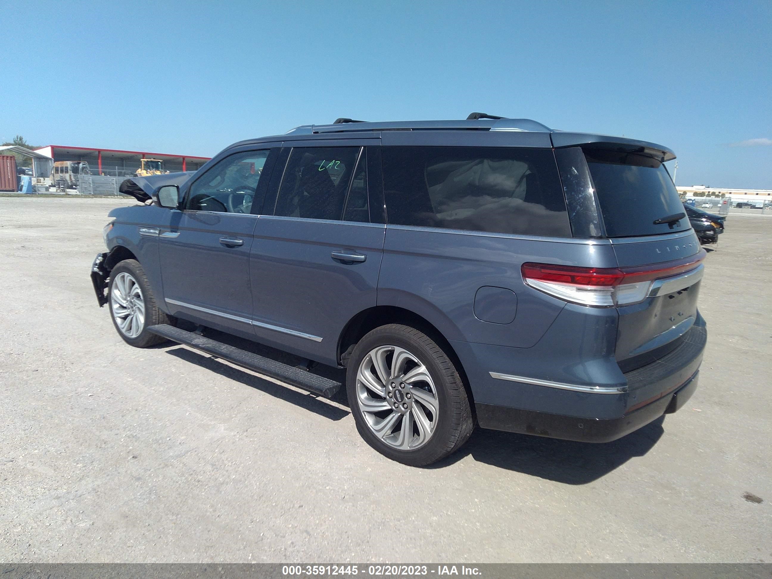 Photo 2 VIN: 5LMJJ2MT3NEL12320 - LINCOLN NAVIGATOR 