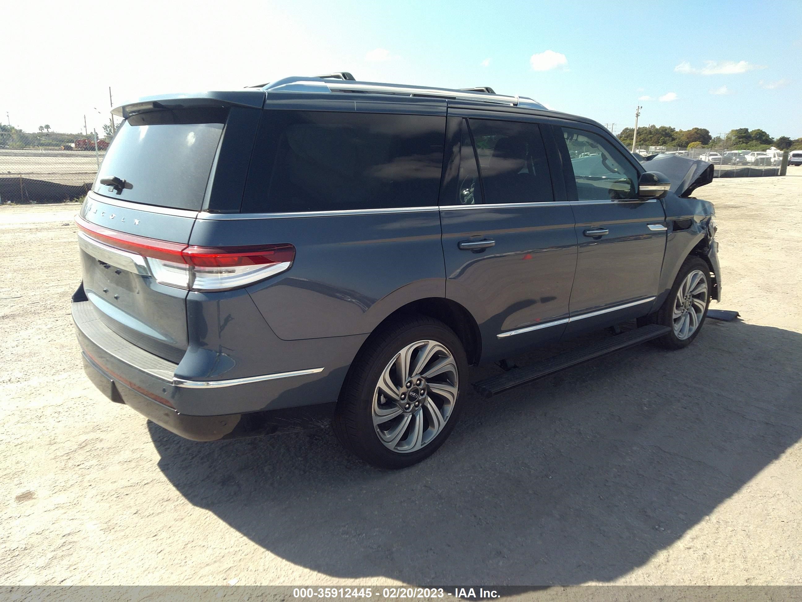 Photo 3 VIN: 5LMJJ2MT3NEL12320 - LINCOLN NAVIGATOR 