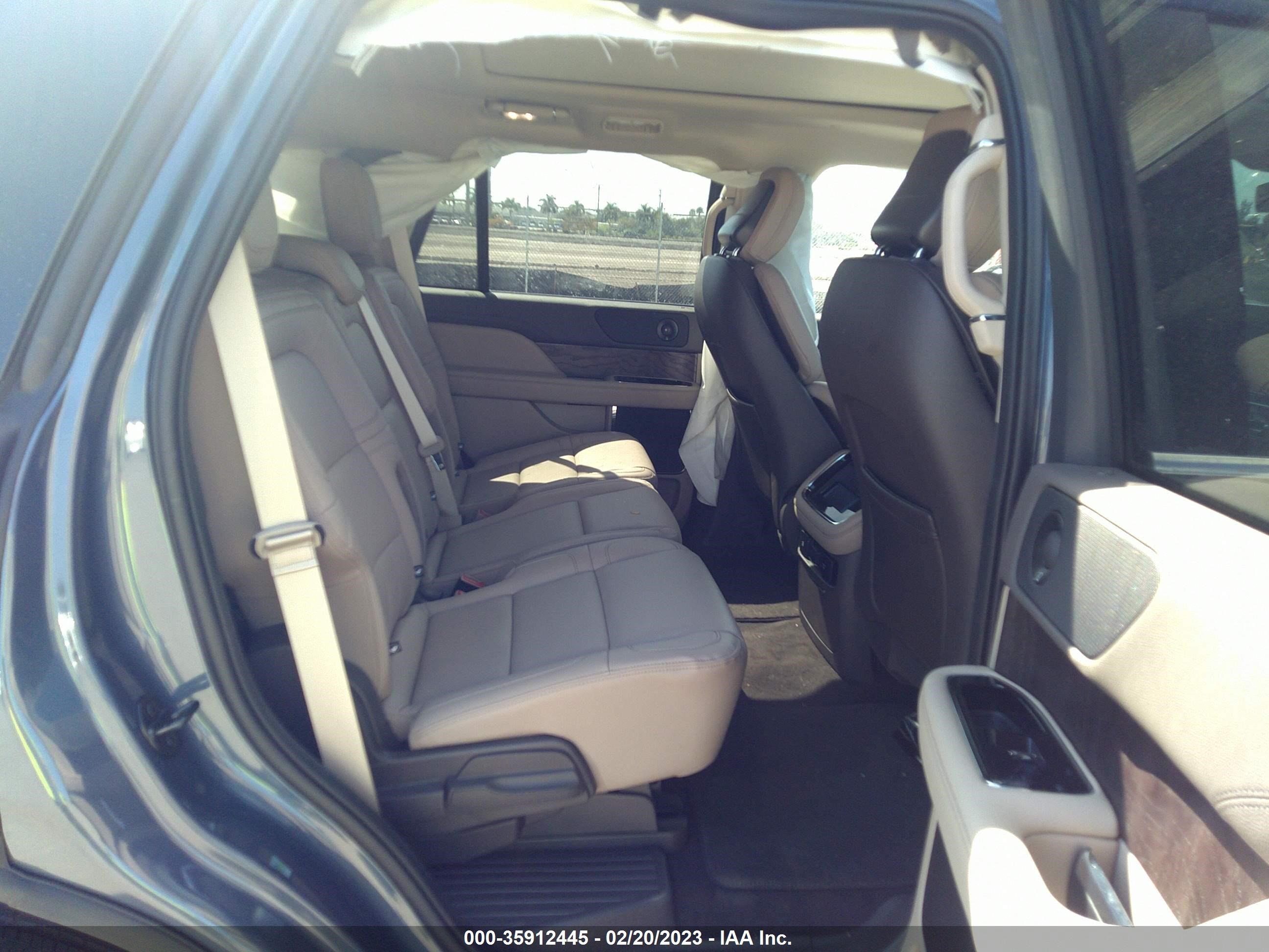 Photo 7 VIN: 5LMJJ2MT3NEL12320 - LINCOLN NAVIGATOR 