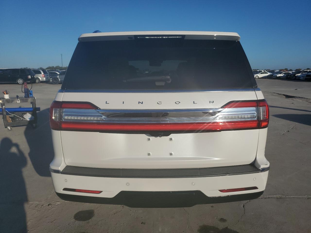 Photo 6 VIN: 5LMJJ2MT8JEL10590 - LINCOLN NAVIGATOR 