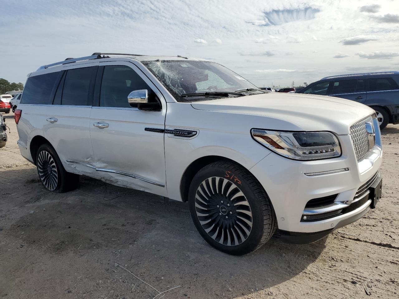 Photo 3 VIN: 5LMJJ2TT6JEL13540 - LINCOLN NAVIGATOR 