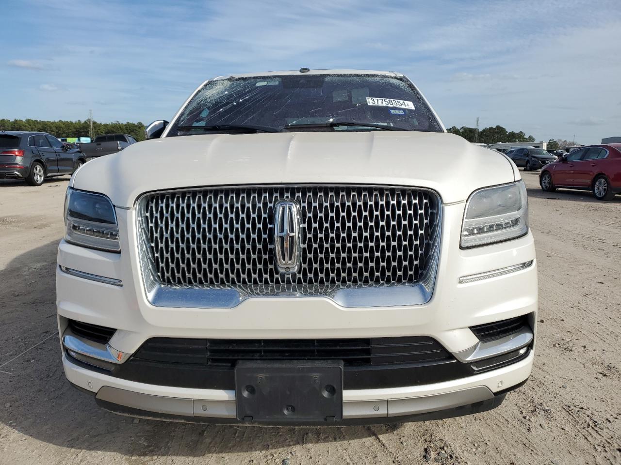 Photo 4 VIN: 5LMJJ2TT6JEL13540 - LINCOLN NAVIGATOR 