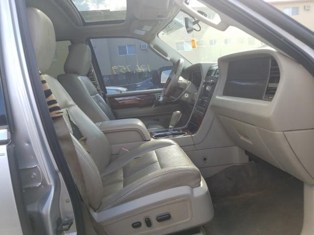 Photo 4 VIN: 5LMJJ3H52BEJ00893 - LINCOLN NAVIGATOR 