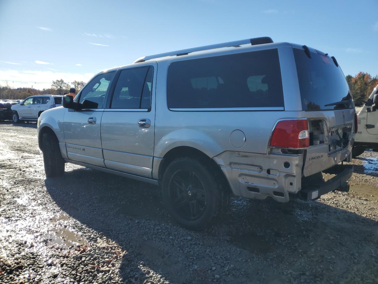 Photo 1 VIN: 5LMJJ3H53BEJ05522 - LINCOLN NAVIGATOR 