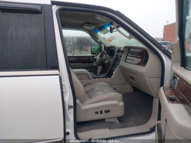 Photo 4 VIN: 5LMJJ3H55CEL07196 - LINCOLN NAVIGATOR L 