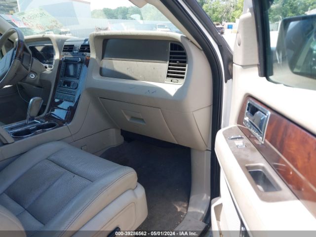 Photo 4 VIN: 5LMJJ3H56EEL05010 - LINCOLN NAVIGATOR L 