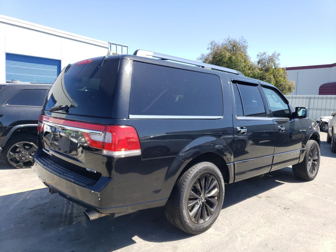 Photo 2 VIN: 5LMJJ3HT0FEJ08981 - LINCOLN NAVIGATOR 