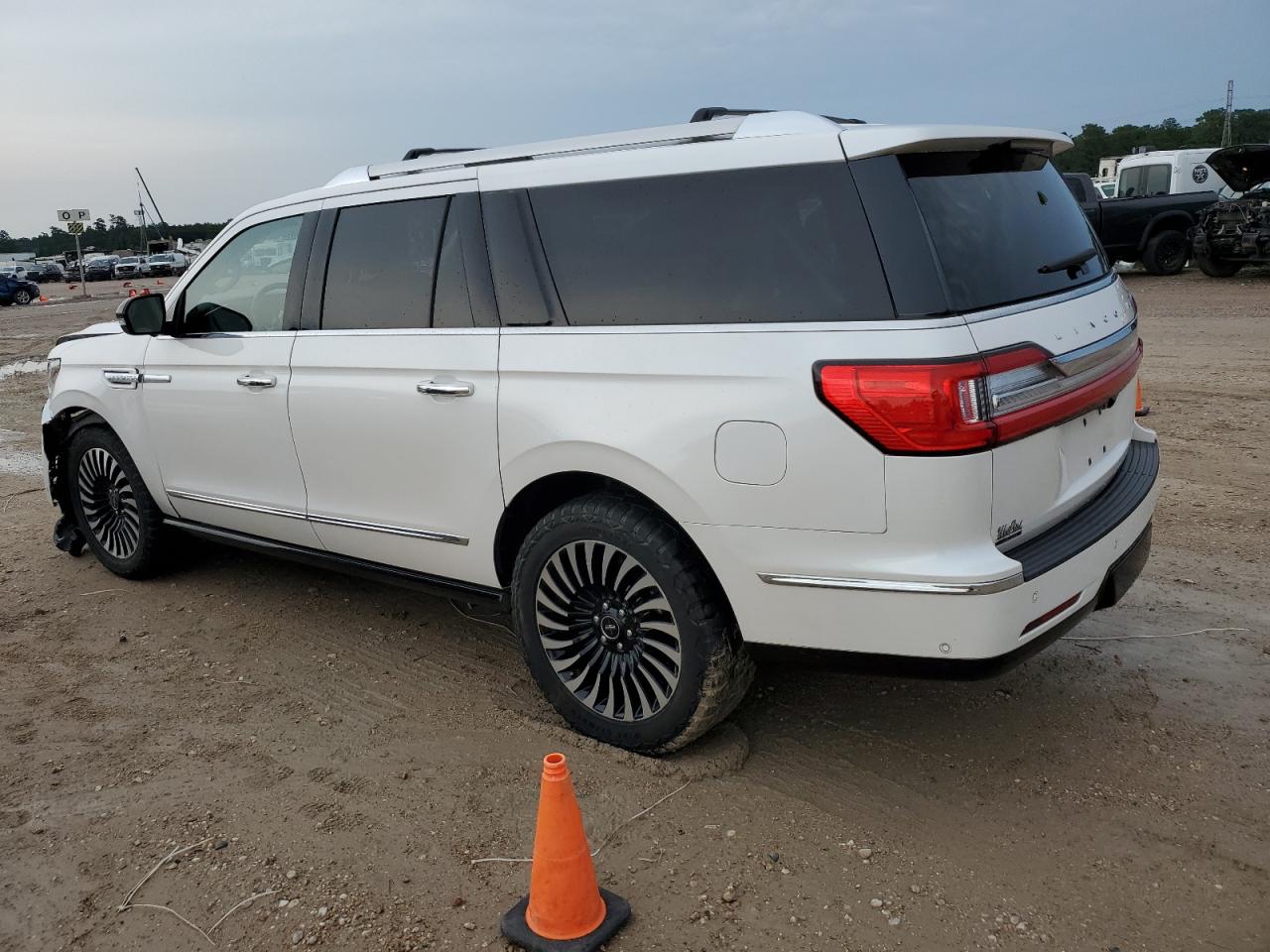 Photo 2 VIN: 5LMJJ3HT6KEL24876 - LINCOLN NAVIGATOR 