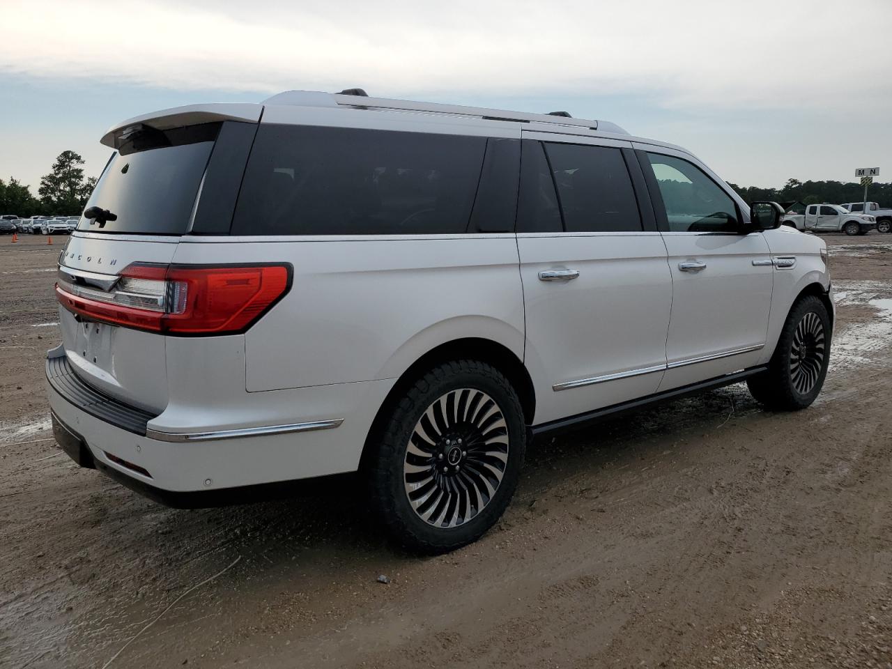 Photo 3 VIN: 5LMJJ3HT6KEL24876 - LINCOLN NAVIGATOR 