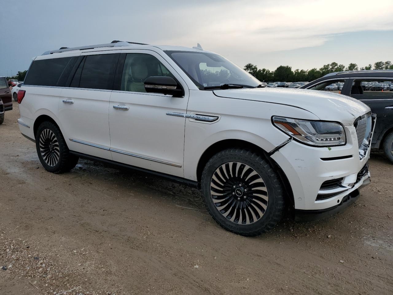 Photo 4 VIN: 5LMJJ3HT6KEL24876 - LINCOLN NAVIGATOR 