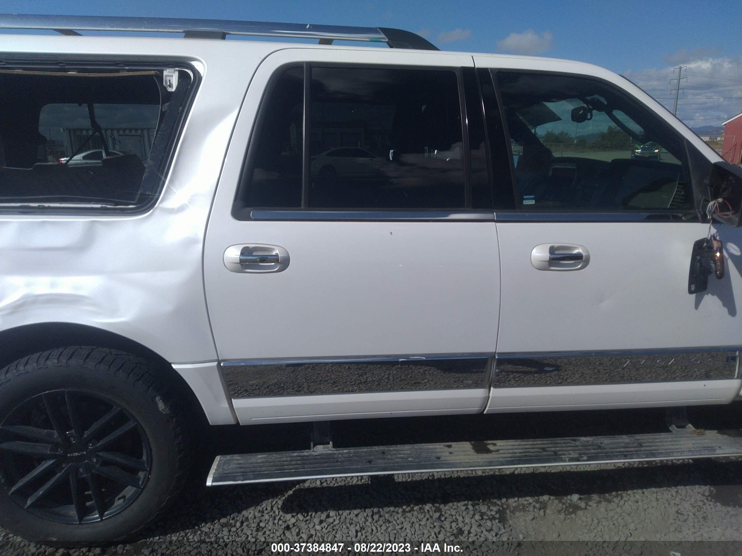 Photo 13 VIN: 5LMJJ3J51AEJ00120 - LINCOLN NAVIGATOR 