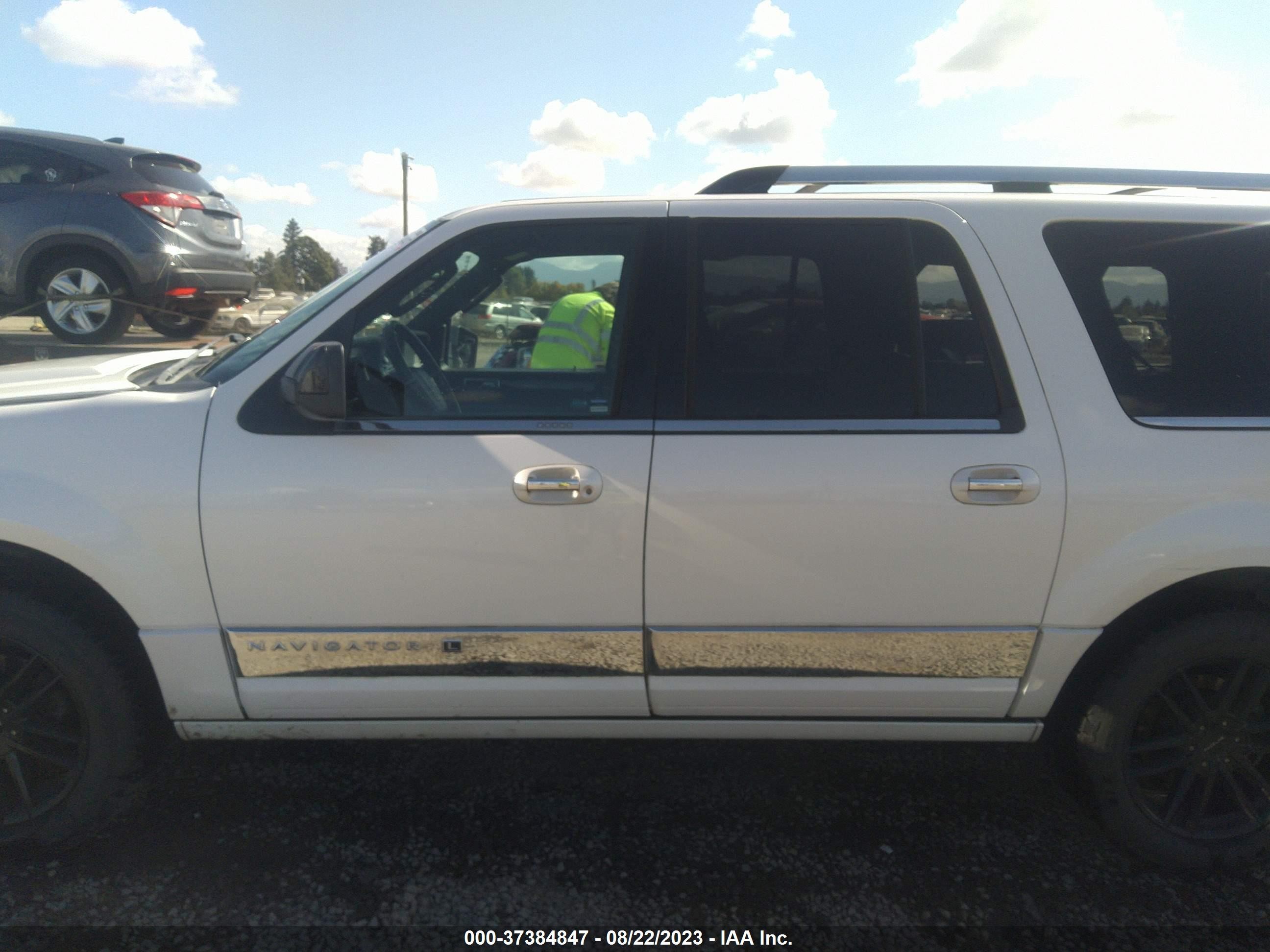 Photo 14 VIN: 5LMJJ3J51AEJ00120 - LINCOLN NAVIGATOR 