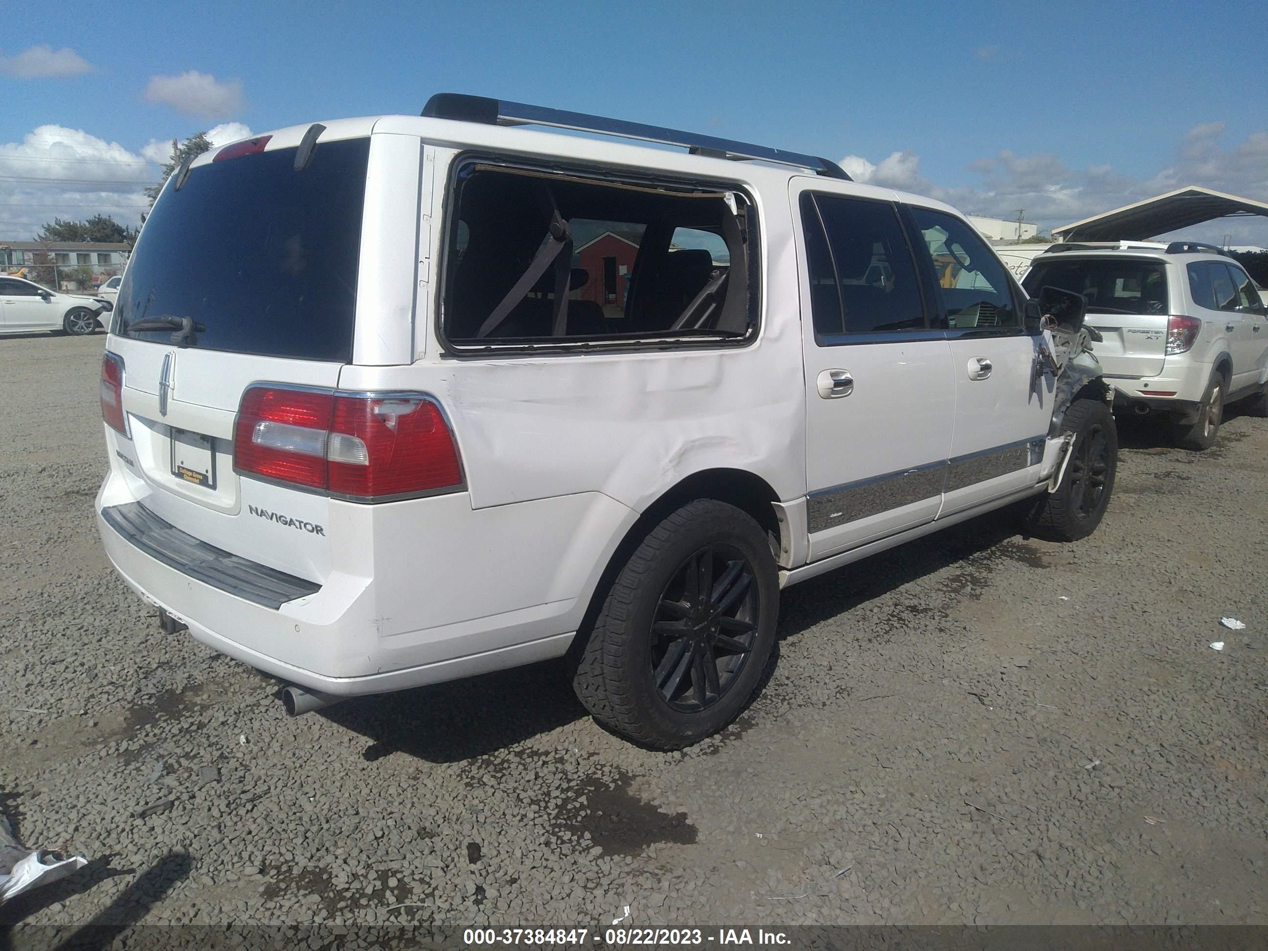 Photo 3 VIN: 5LMJJ3J51AEJ00120 - LINCOLN NAVIGATOR 