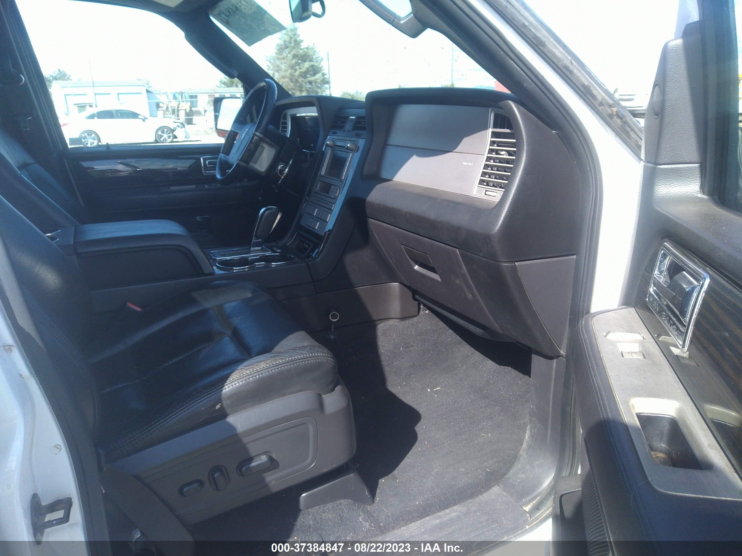 Photo 4 VIN: 5LMJJ3J51AEJ00120 - LINCOLN NAVIGATOR 