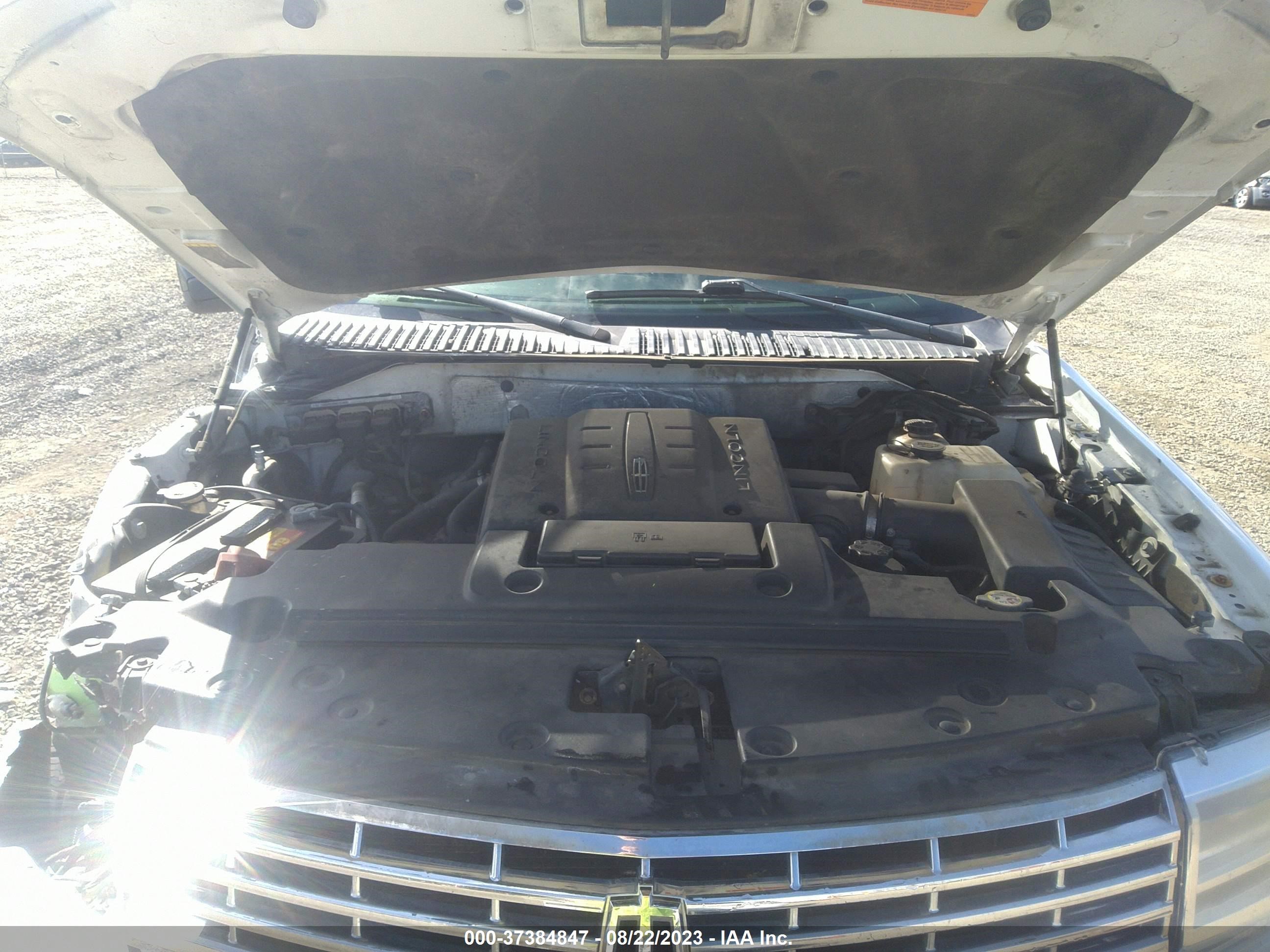 Photo 9 VIN: 5LMJJ3J51AEJ00120 - LINCOLN NAVIGATOR 