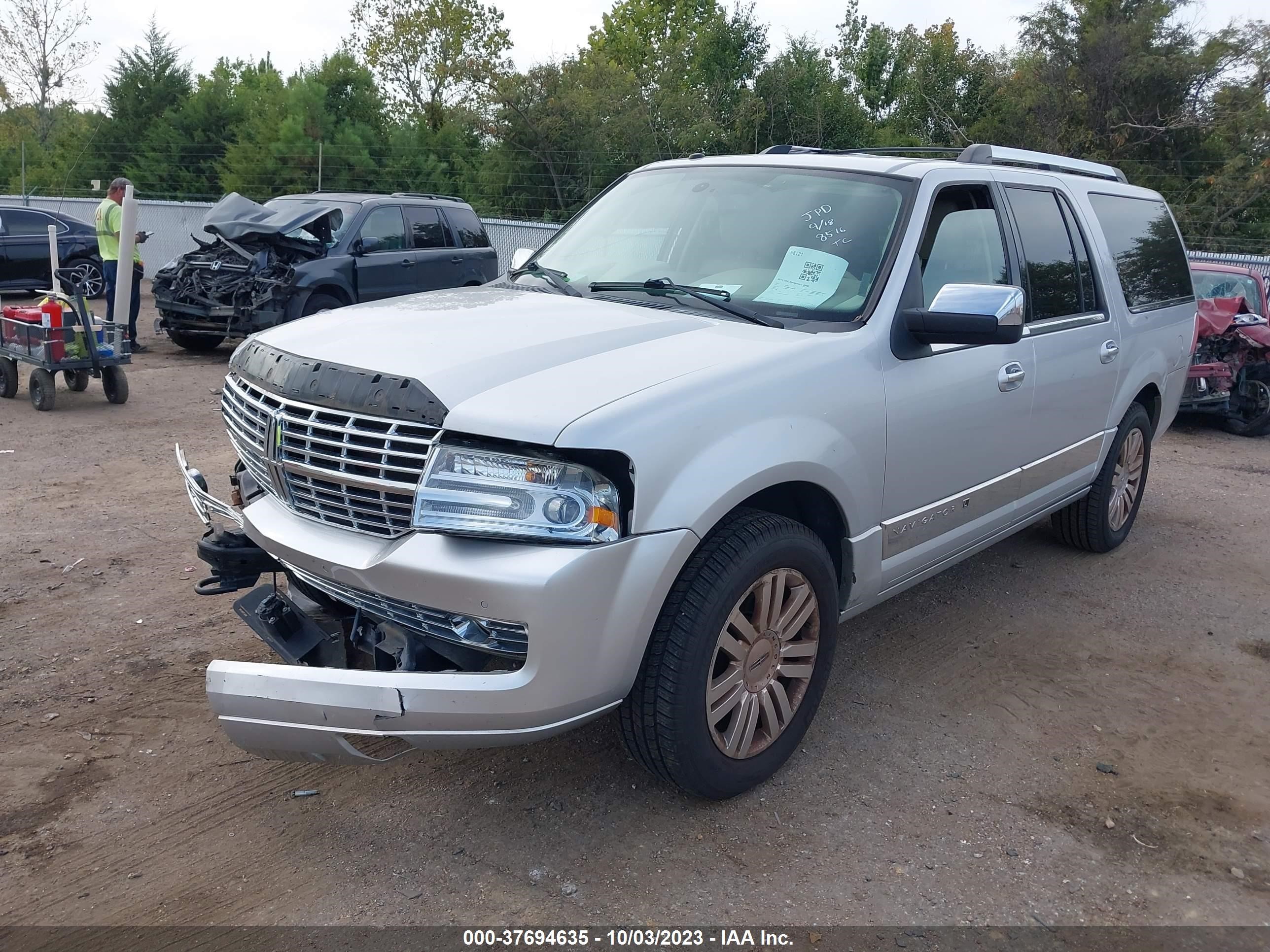 Photo 1 VIN: 5LMJJ3J52BEJ08518 - LINCOLN NAVIGATOR 