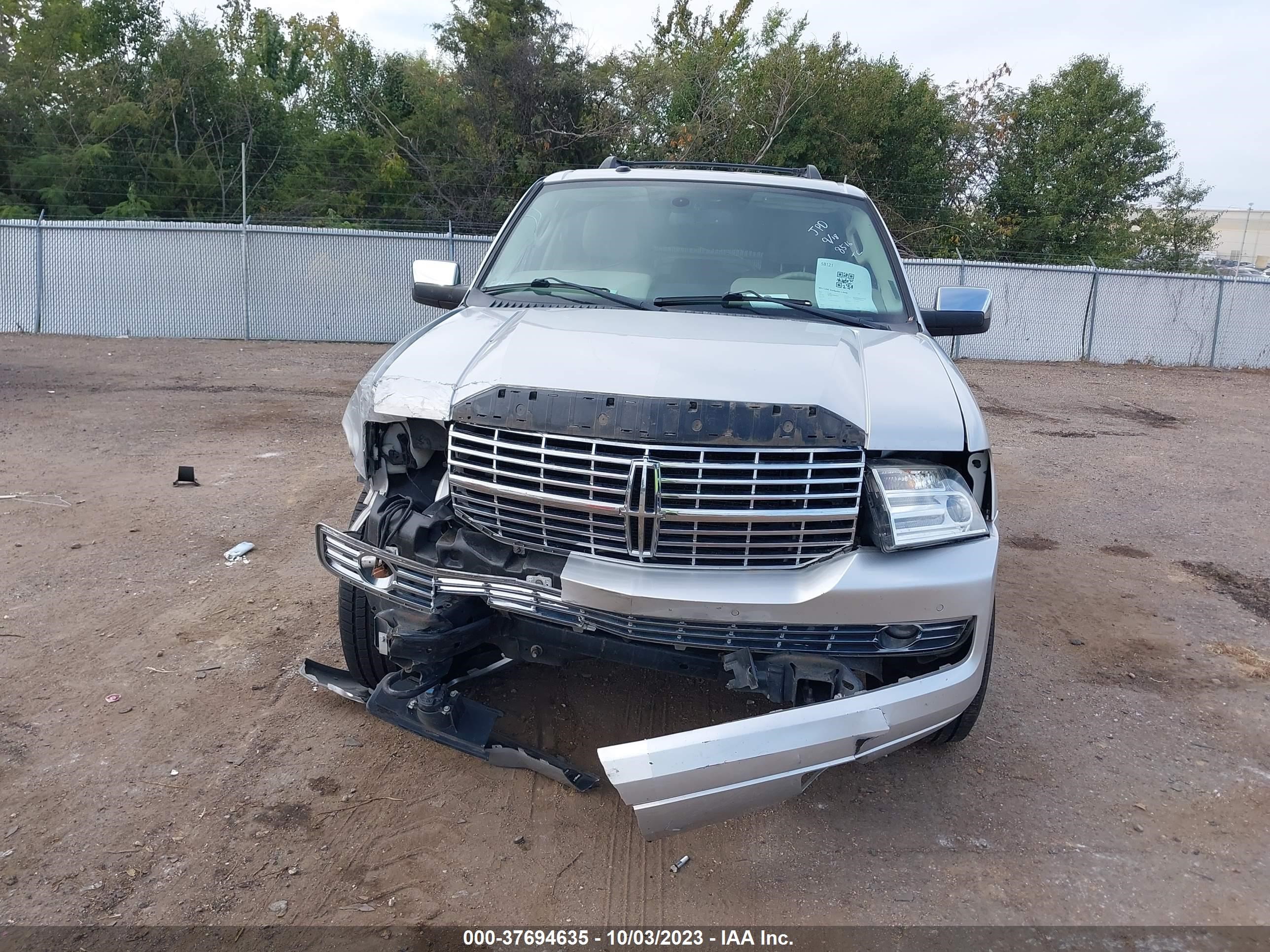 Photo 11 VIN: 5LMJJ3J52BEJ08518 - LINCOLN NAVIGATOR 