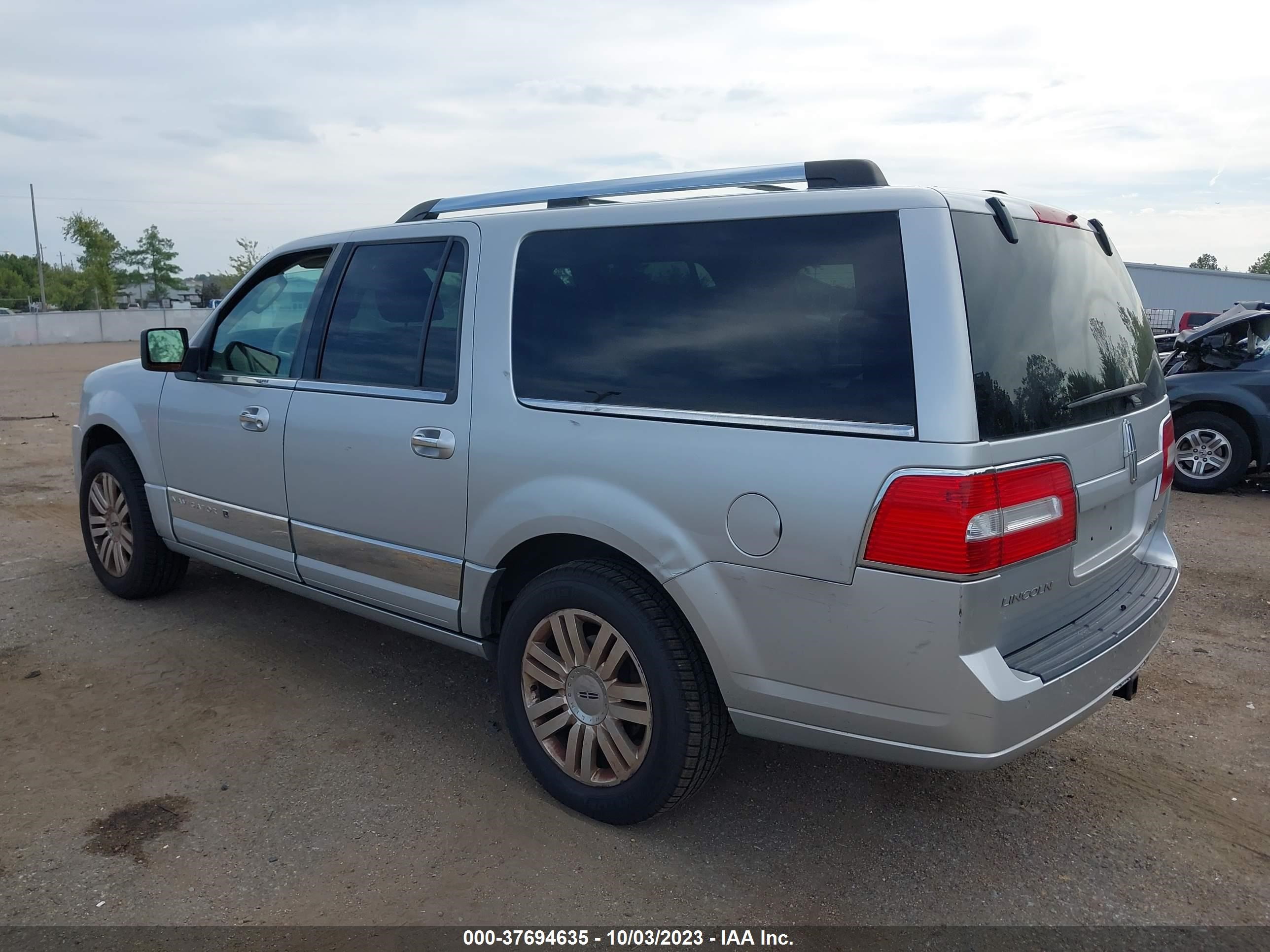 Photo 2 VIN: 5LMJJ3J52BEJ08518 - LINCOLN NAVIGATOR 