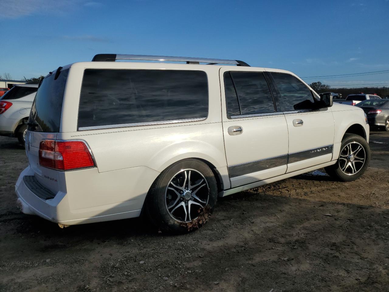 Photo 2 VIN: 5LMJJ3J52DEL06213 - LINCOLN NAVIGATOR 