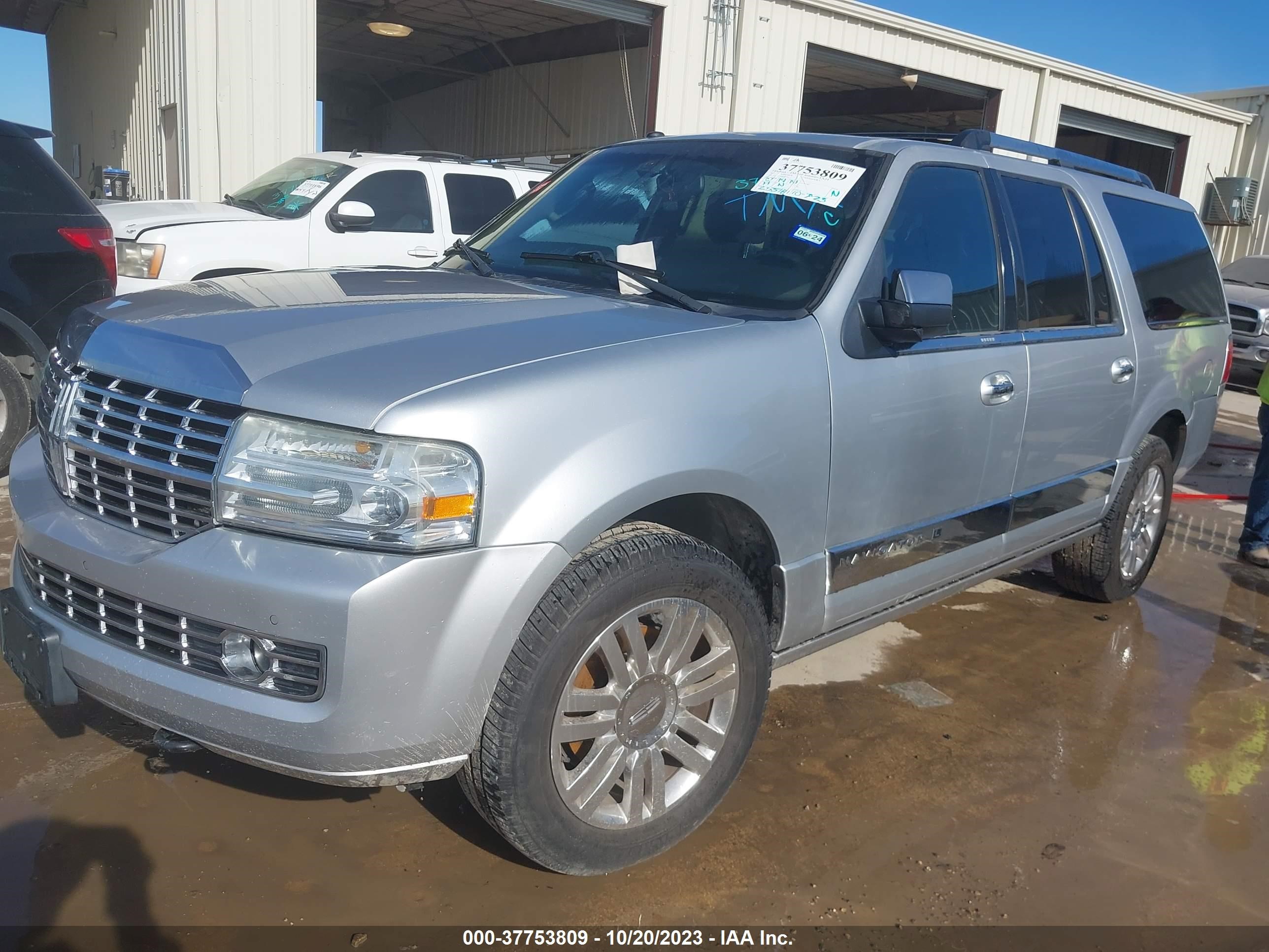 Photo 1 VIN: 5LMJJ3J56BEJ02902 - LINCOLN NAVIGATOR 