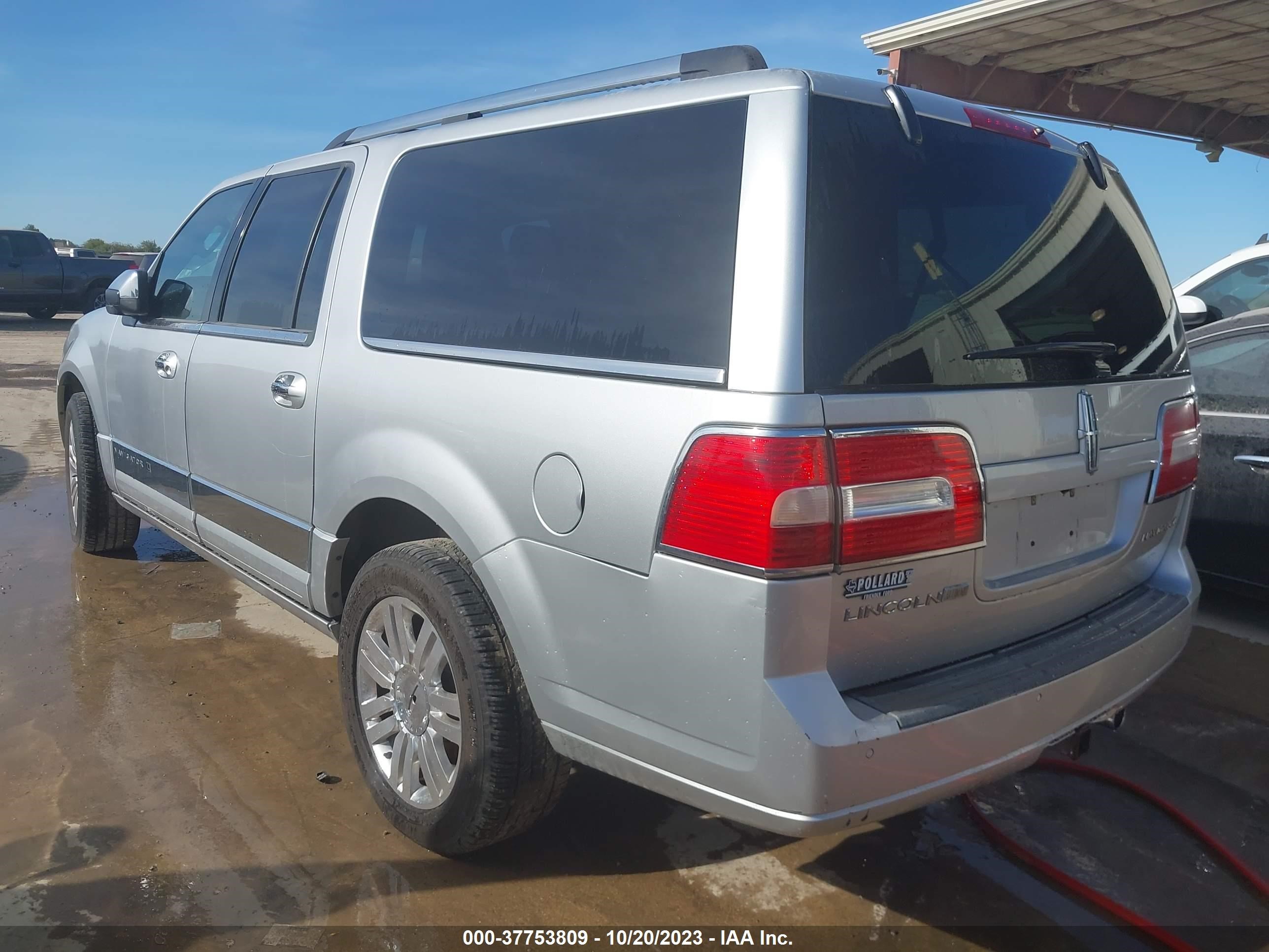 Photo 2 VIN: 5LMJJ3J56BEJ02902 - LINCOLN NAVIGATOR 