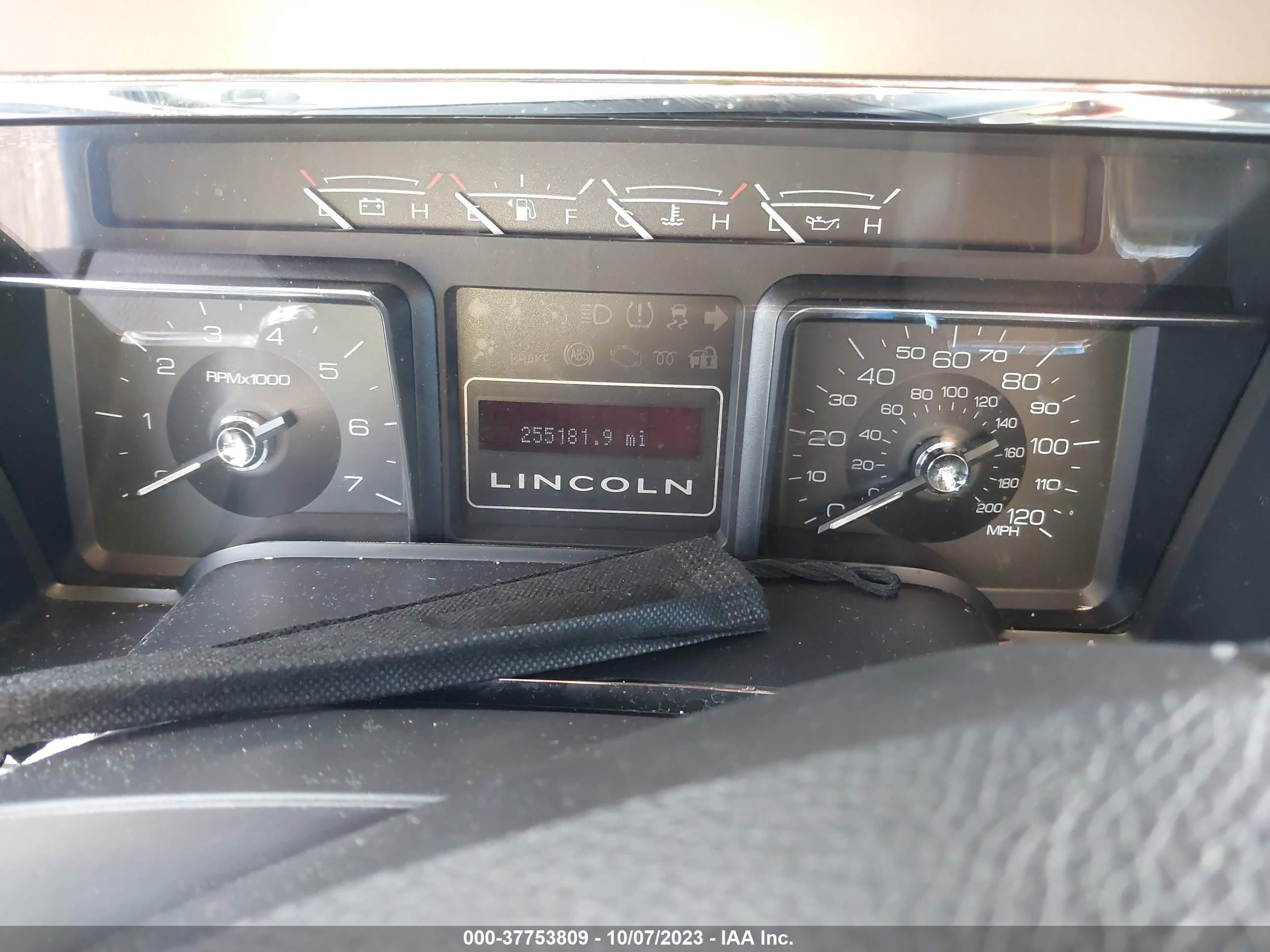 Photo 6 VIN: 5LMJJ3J56BEJ02902 - LINCOLN NAVIGATOR 