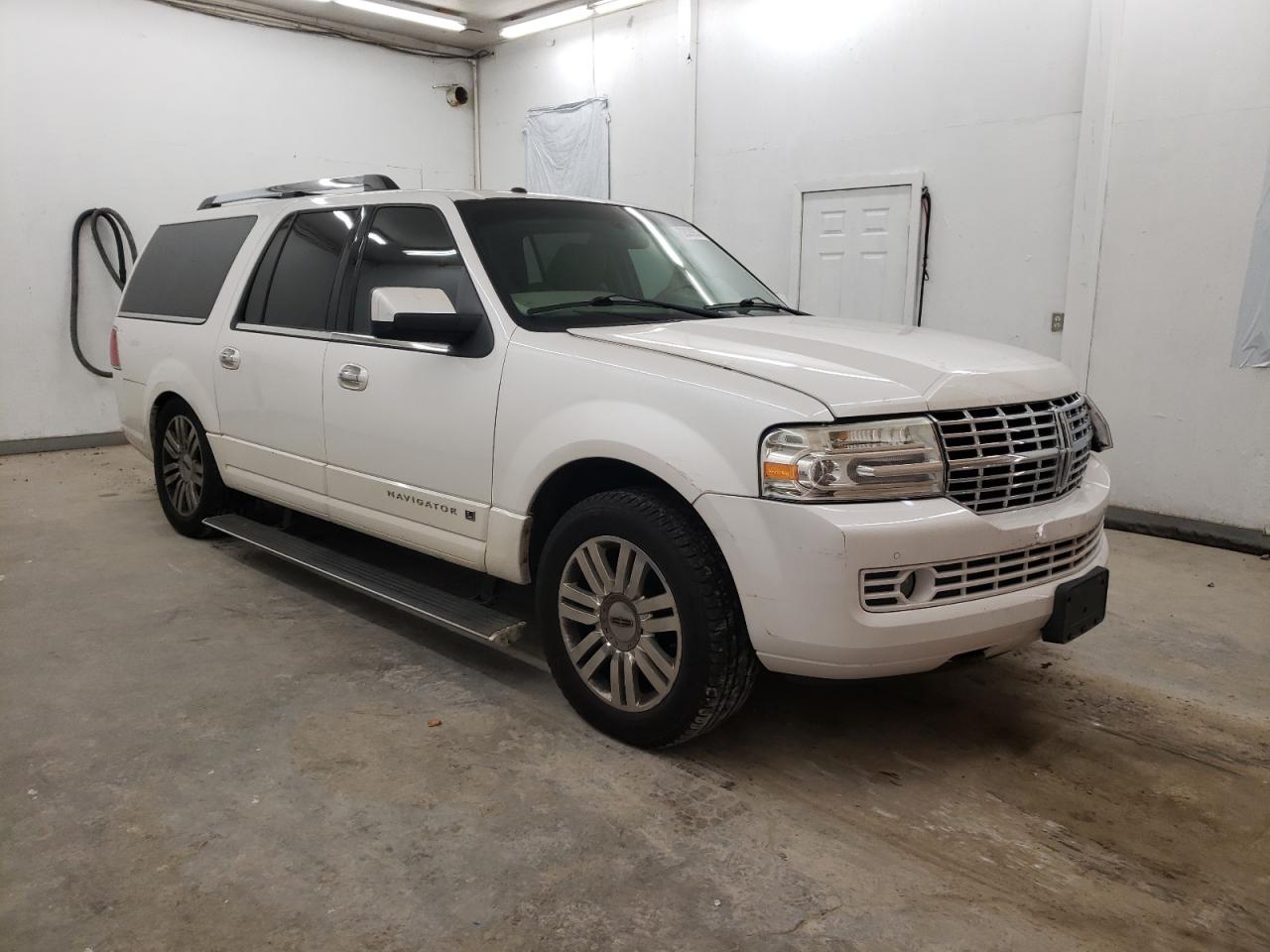 Photo 3 VIN: 5LMJJ3J57BEJ08515 - LINCOLN NAVIGATOR 