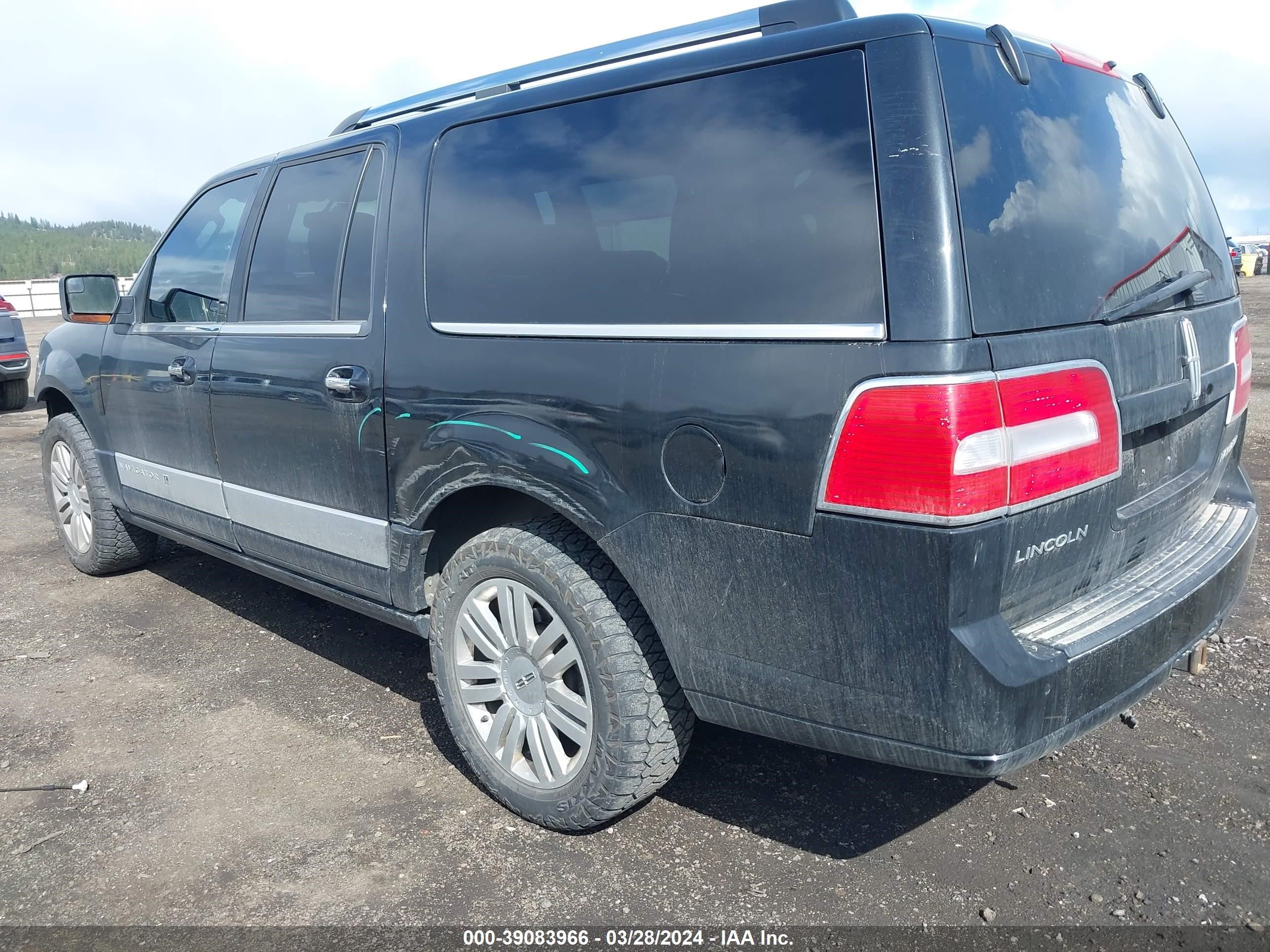 Photo 2 VIN: 5LMJJ3J58DEL03638 - LINCOLN NAVIGATOR 