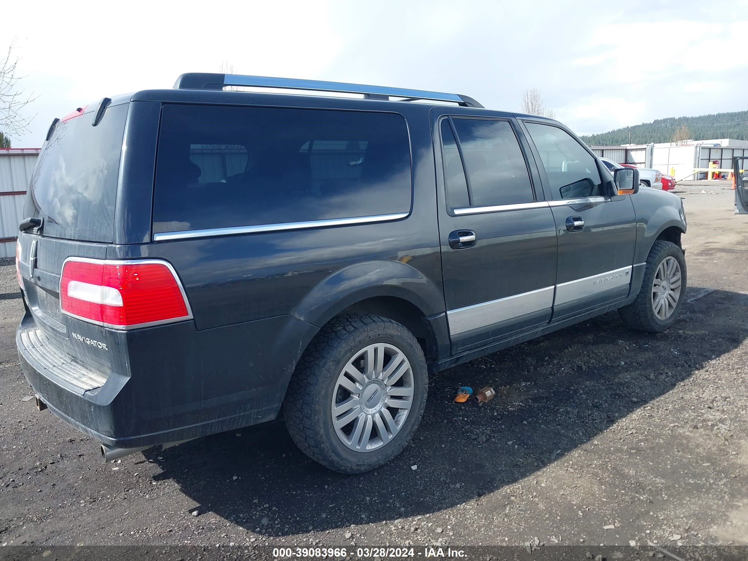 Photo 3 VIN: 5LMJJ3J58DEL03638 - LINCOLN NAVIGATOR 