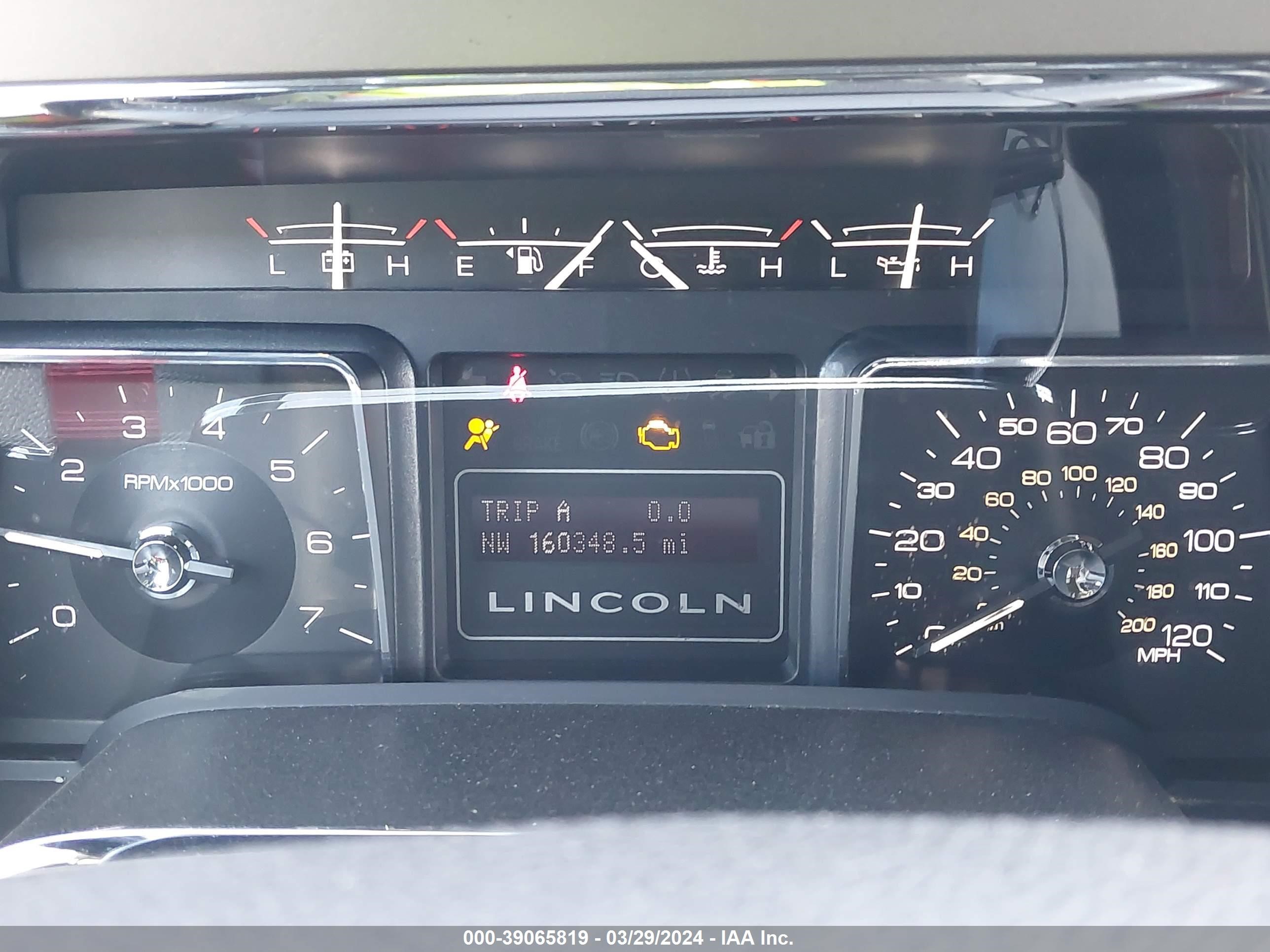 Photo 15 VIN: 5LMJJ3J58EEL01471 - LINCOLN NAVIGATOR 