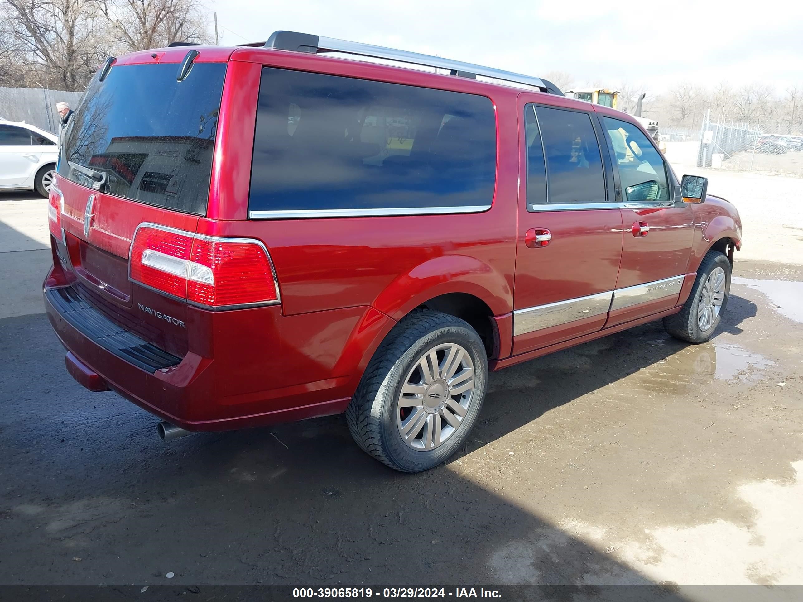 Photo 3 VIN: 5LMJJ3J58EEL01471 - LINCOLN NAVIGATOR 