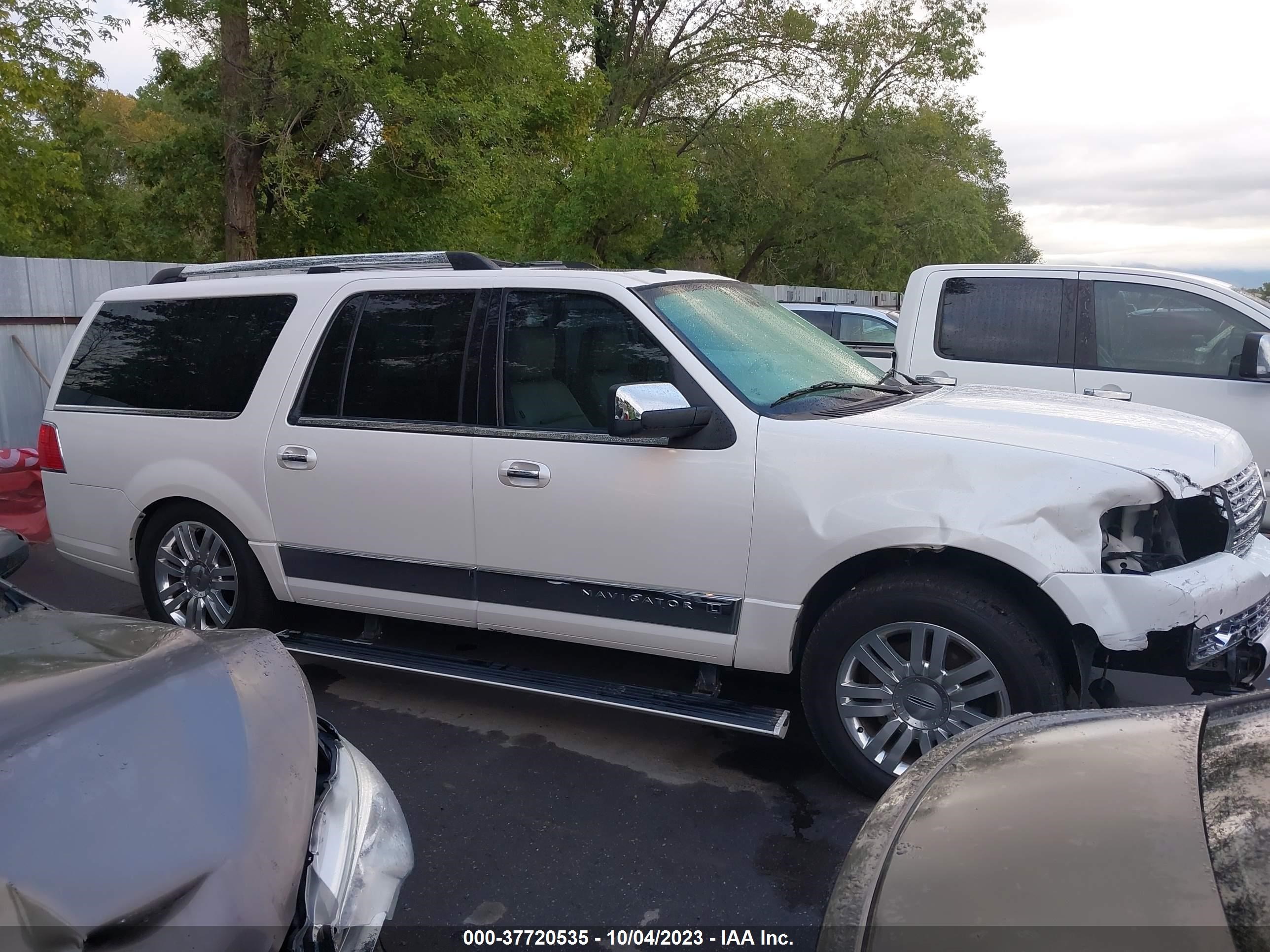 Photo 12 VIN: 5LMJJ3J59DEL09044 - LINCOLN NAVIGATOR 