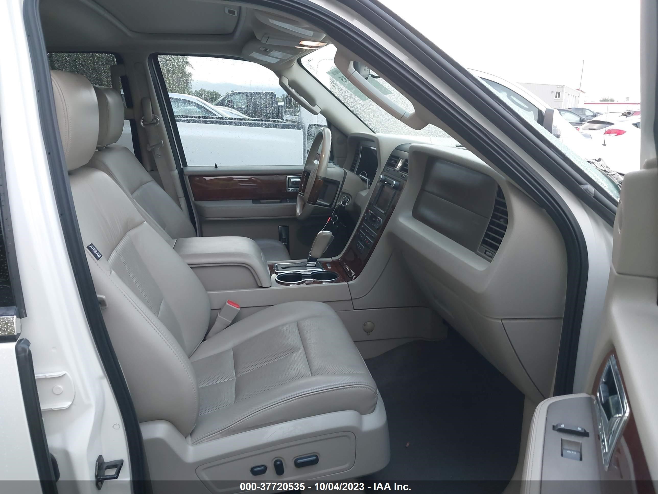 Photo 4 VIN: 5LMJJ3J59DEL09044 - LINCOLN NAVIGATOR 