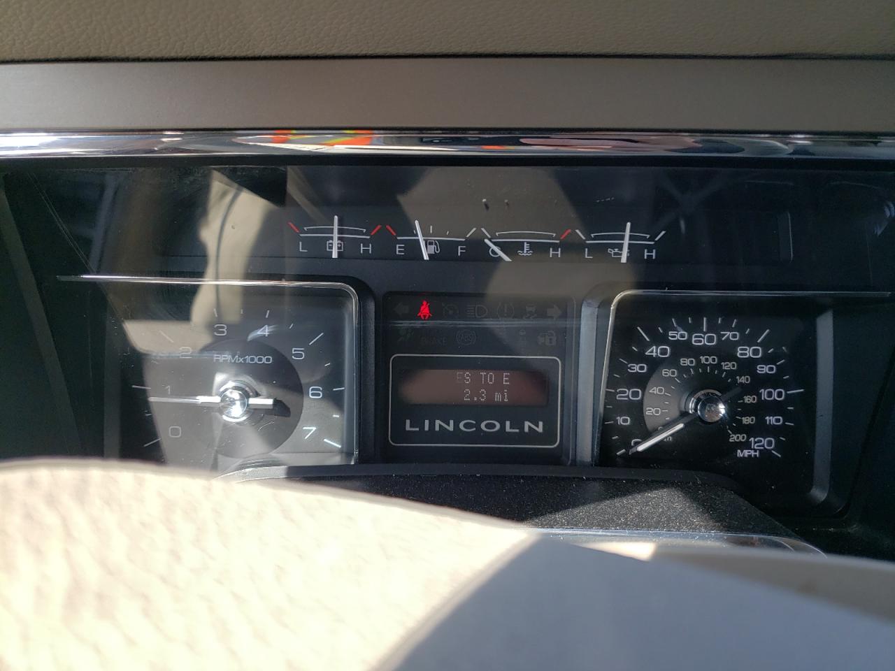 Photo 8 VIN: 5LMJJ3J59EEL02452 - LINCOLN NAVIGATOR 